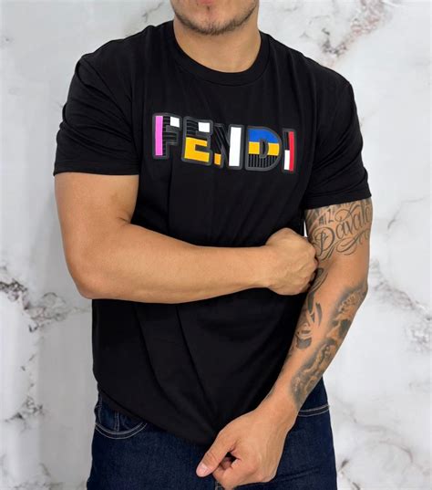 playera fendi negra